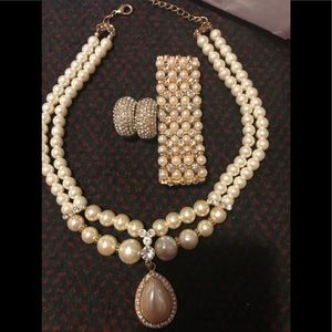 2 sets of pearl necklace